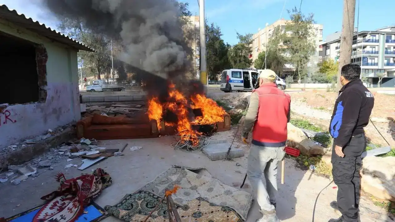 Kepez’de Hurdacı ‘Merhamet’, Zabıta ‘Vatana İhanet’ Dedi! 1